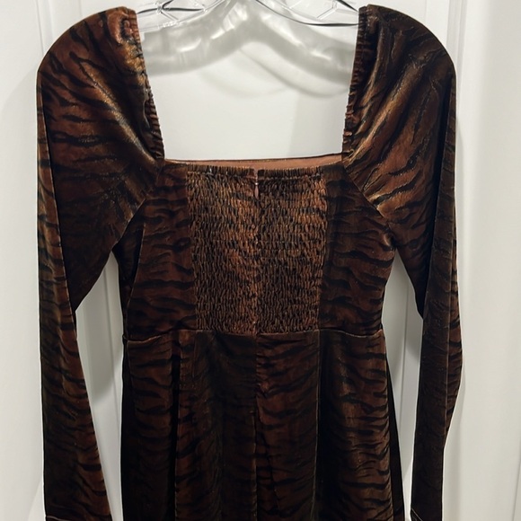 NWT Le Lis Tiger Print Long Sleeve Mini Dress Sz S - Picture 7 of 9